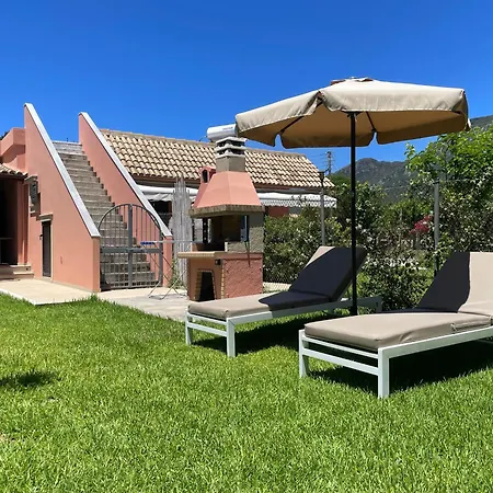 Beachside Gem At Kanouli - Ariti, 2bd & Garden Holiday home Halikounas
